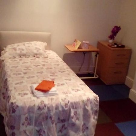 Carer 4 You Residential Home 업홀란드 외부 사진