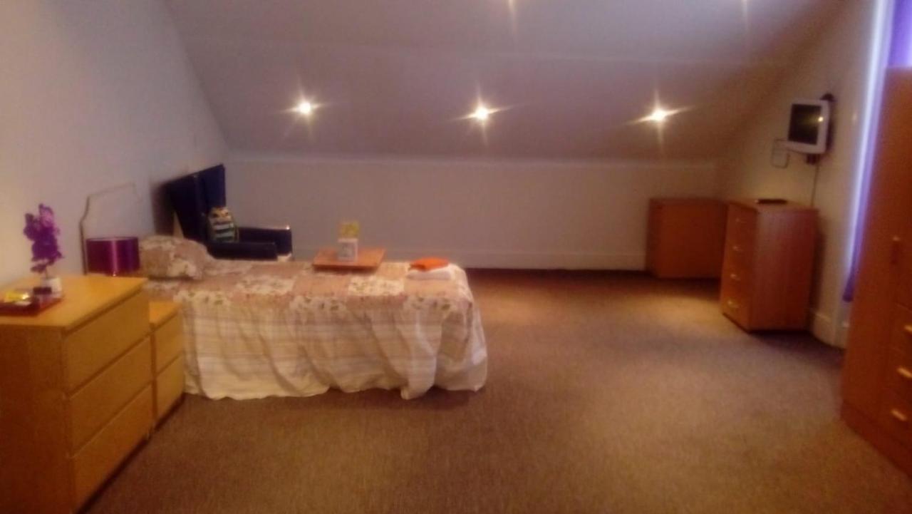 Carer 4 You Residential Home 업홀란드 외부 사진