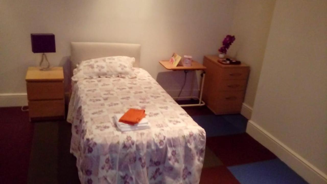 Carer 4 You Residential Home 업홀란드 외부 사진