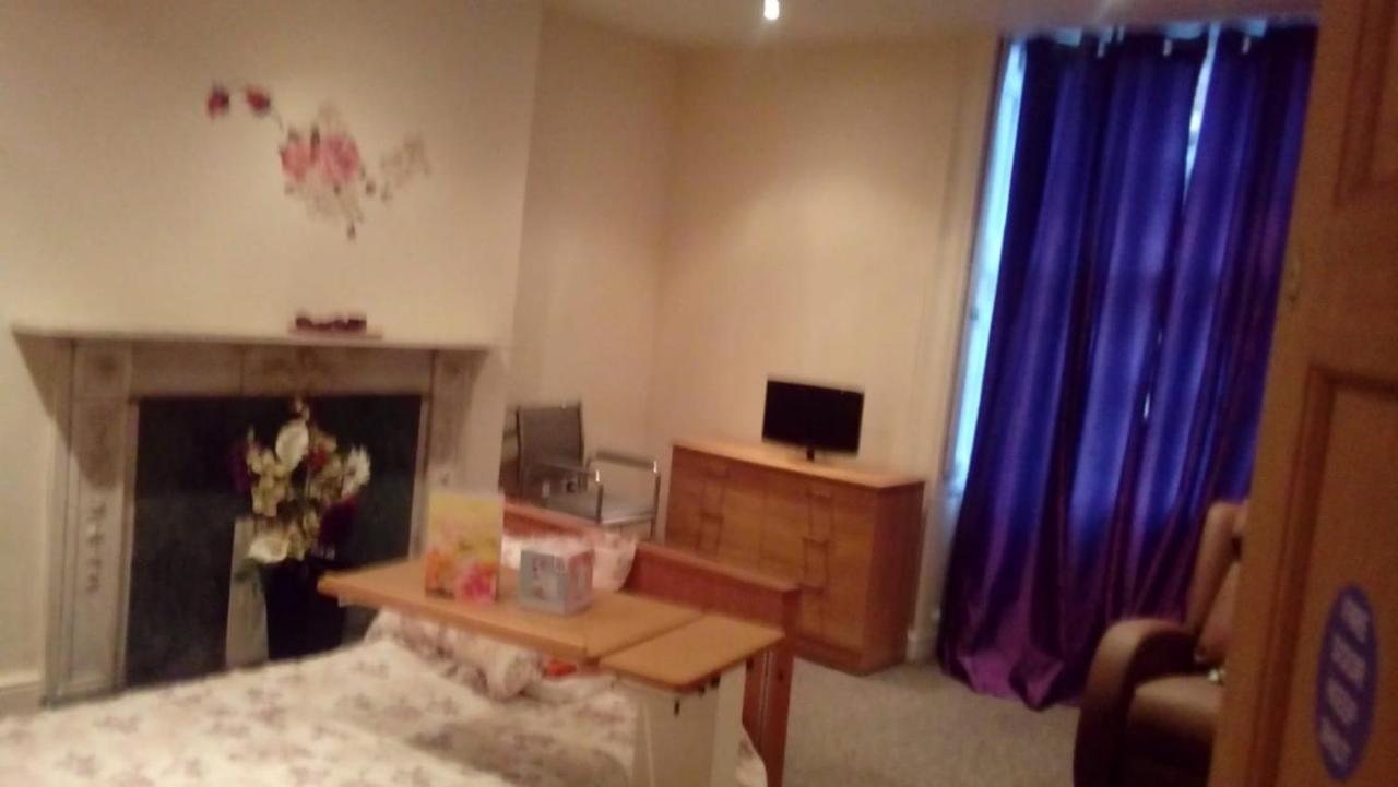 Carer 4 You Residential Home 업홀란드 외부 사진