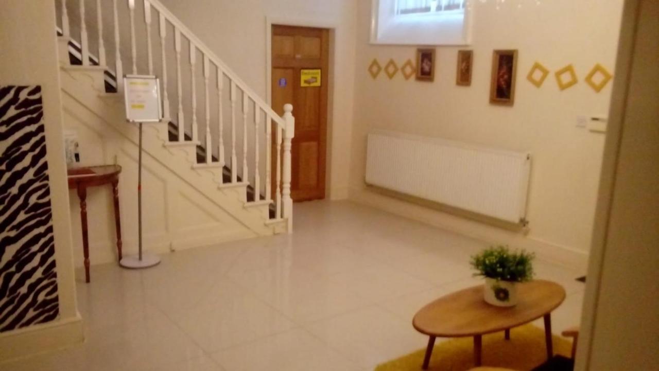 Carer 4 You Residential Home 업홀란드 외부 사진